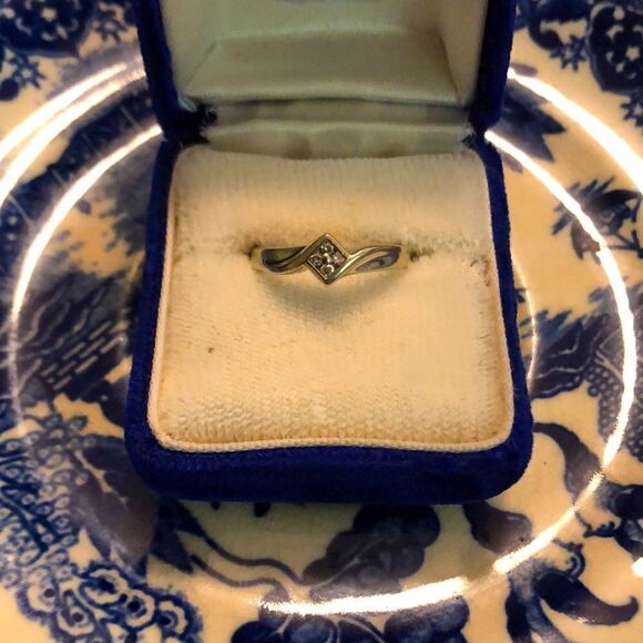 šĀ 10kāWhiteāGoldāDiamondāRing - Picture 4 of 8